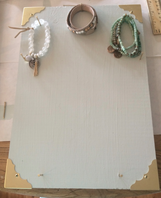 Screen DIY Jewelry Stand by Hang the Moon Designs on ElleryDesigns.com2016-05-24 at 1.08.44 PM